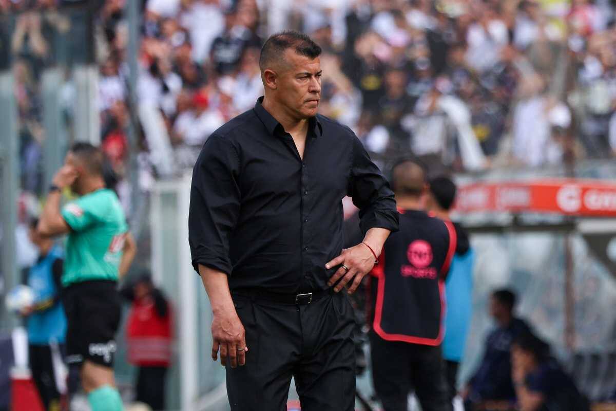 El DT cambió su postura y optó por salir con un tremendo gesto hacia Colo Colo