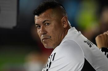 Jorge Almirón no se guarda nada y lanza dura crítica a Pamela Venegas por la reducción de aforo a Colo Colo