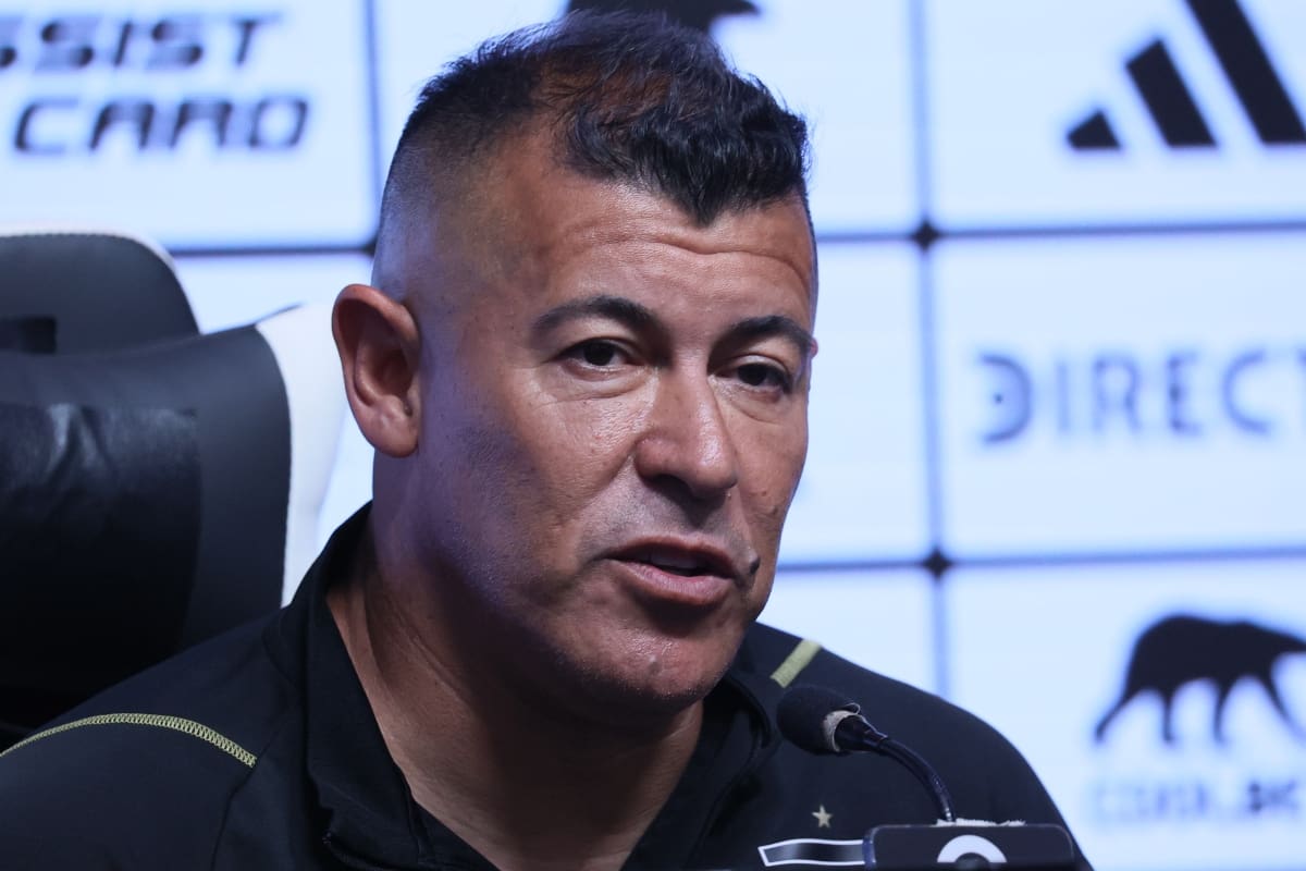 en conferencia de prensa de Colo Colo. Foto: Aton.