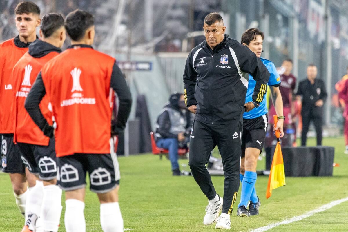 , entrenador de Colo Colo. Foto: Felipe Escobedo (@delrio.fotos).