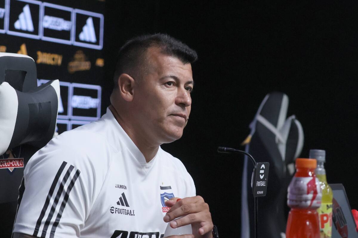 en conferencia de prensa.