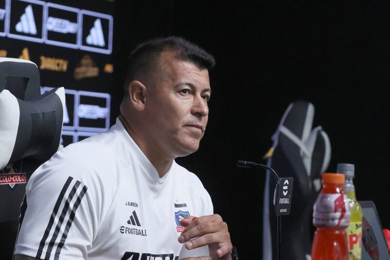 en conferencia de prensa.
