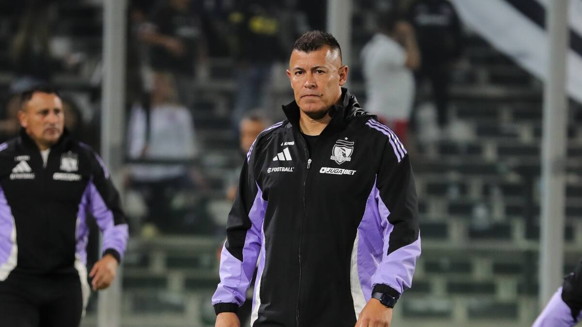 Alfredo Stöhwing respalda a Jorge Almirón tras empate de Colo Colo: “Ojala pueda continuar”