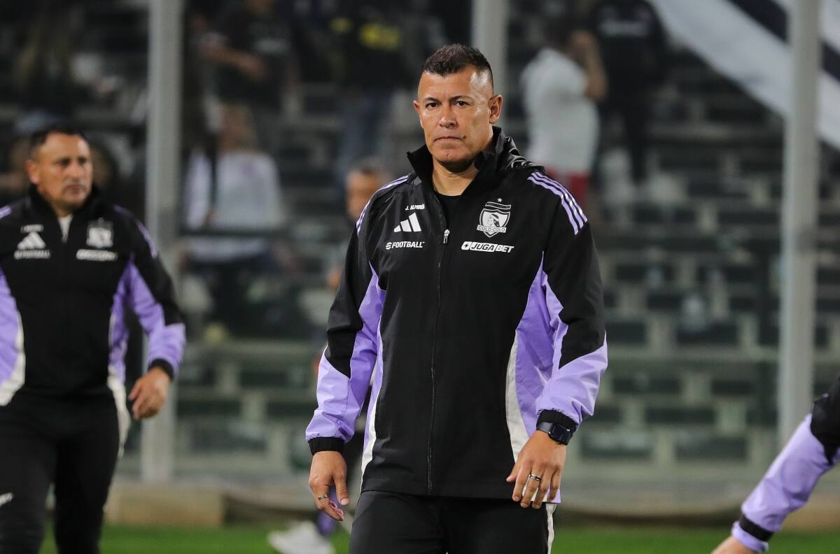 Alfredo Stöhwing respalda a Jorge Almirón tras empate de Colo Colo: “Ojala pueda continuar”