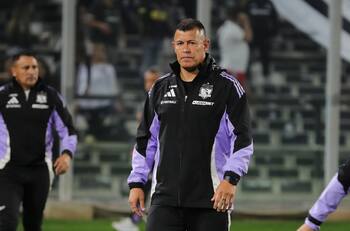 Alfredo Stöhwing respalda a Jorge Almirón tras empate de Colo Colo: “Ojala pueda continuar”