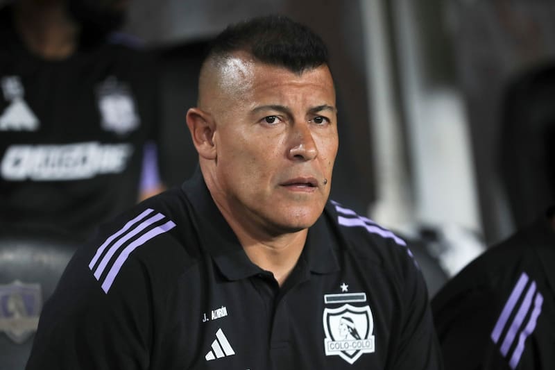 en la banca de Colo Colo. Foto: Aton.