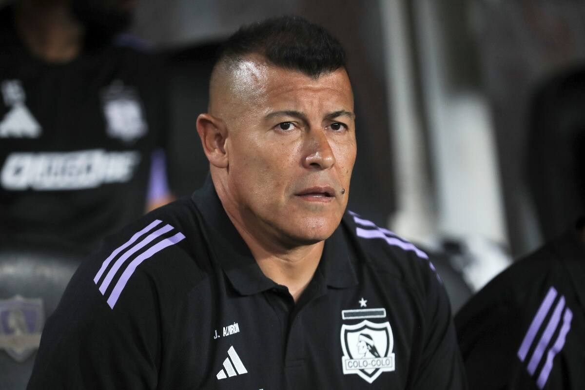 dirigiendo a Colo Colo. Foto: Aton.