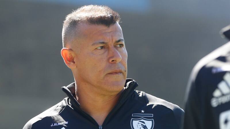 La millonaria e histórica cláusula de salida que Colo Colo le puso a Jorge Almirón