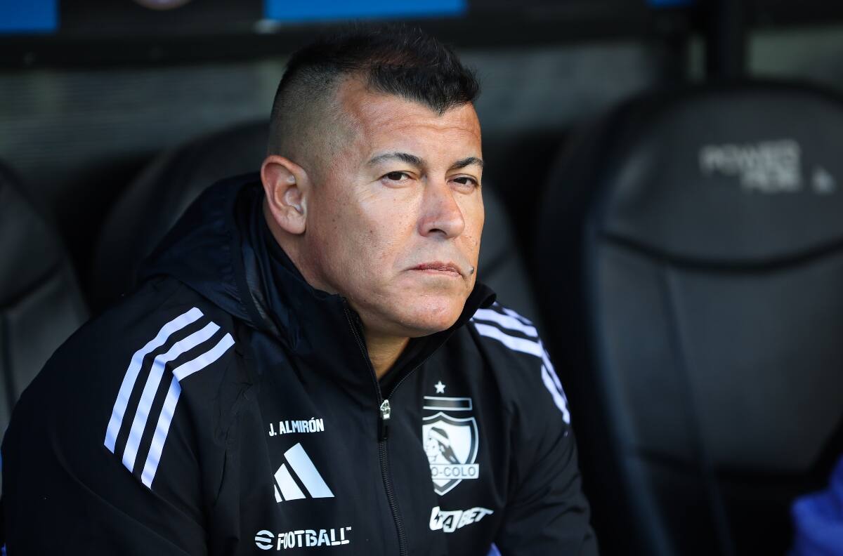 El refuerzo de lujo que le prometieron a Jorge Almirón y que no llegará a Colo Colo por este motivo