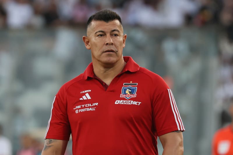 dirigiendo a Colo Colo en el Monumental.