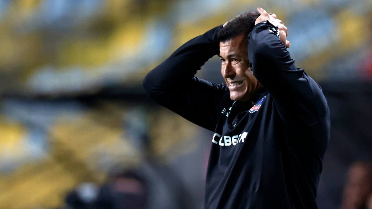 El primer problema de Almirón para el Centenario: Colo Colo volvió a cometer un gran error del pasado