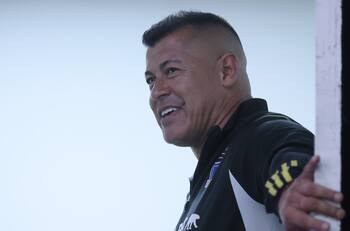 Sonríe Jorge Almirón: Colo Colo sumará tres “refuerzos” a la pretemporada este viernes