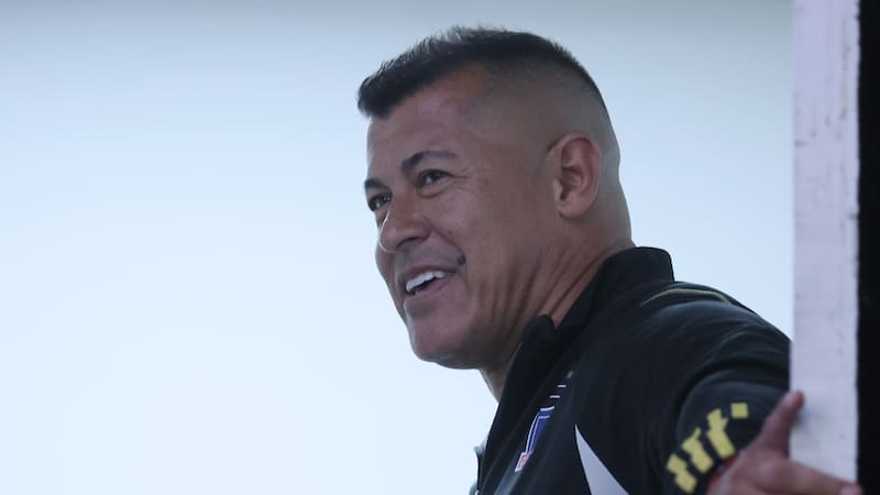 Sonríe Jorge Almirón: Colo Colo sumará tres “refuerzos” a la pretemporada este viernes