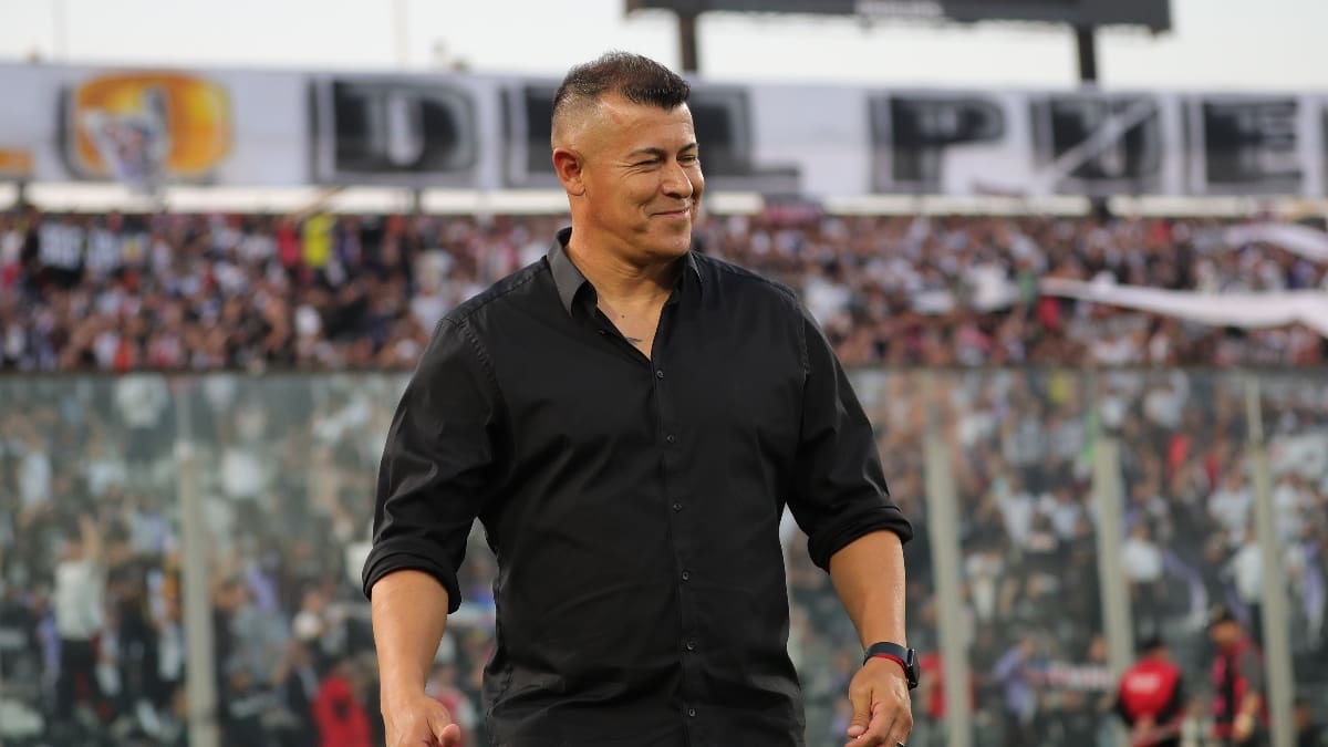 En Colo Colo revelan cuándo se definirá el futuro de Jorge Almirón