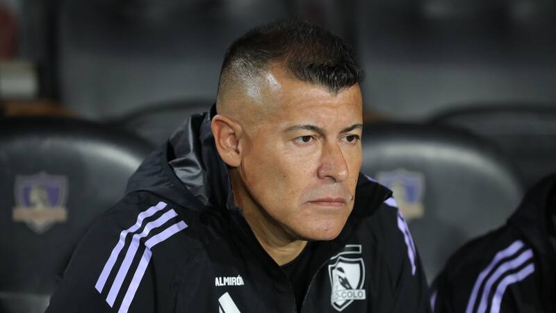 Lo mostró la TV: la reacción de Jorge Almirón tras este error de la defensa de Colo Colo ante Ñublense