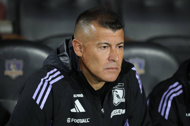 dirigiendo a Colo Colo. Foto: Aton