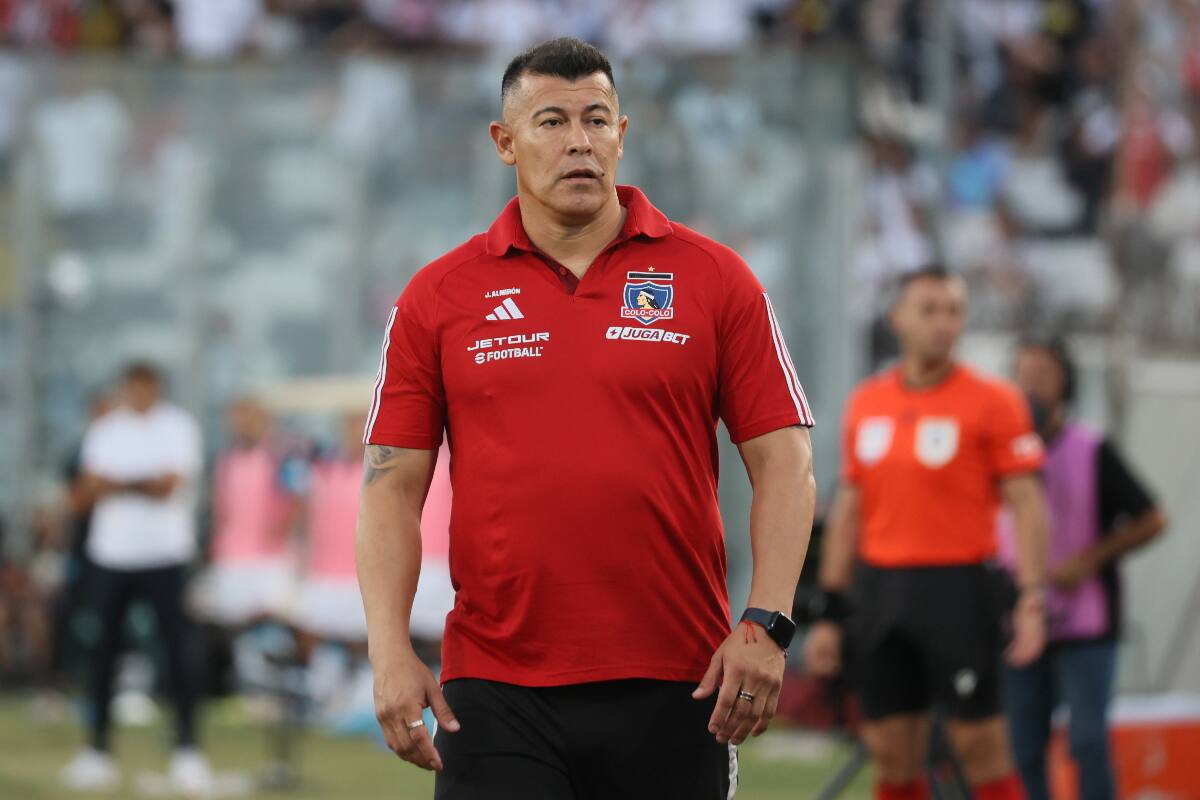 dirigiendo a Colo Colo.