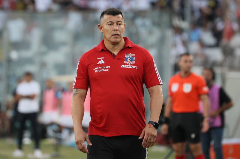 dirigiendo a Colo Colo.