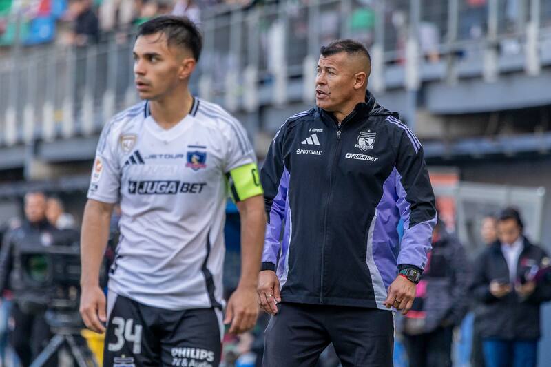 Jorge Almirón en el duelo de Audax Italiano vs Colo Colo por la Liga de Primera 2025. Foto: Felipe Escobedo