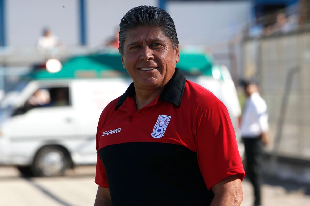 El talentoso exseleccionado nacional y actual entrenador se mostró escéptico frente a algunos principios que dominan el fútbol joven.