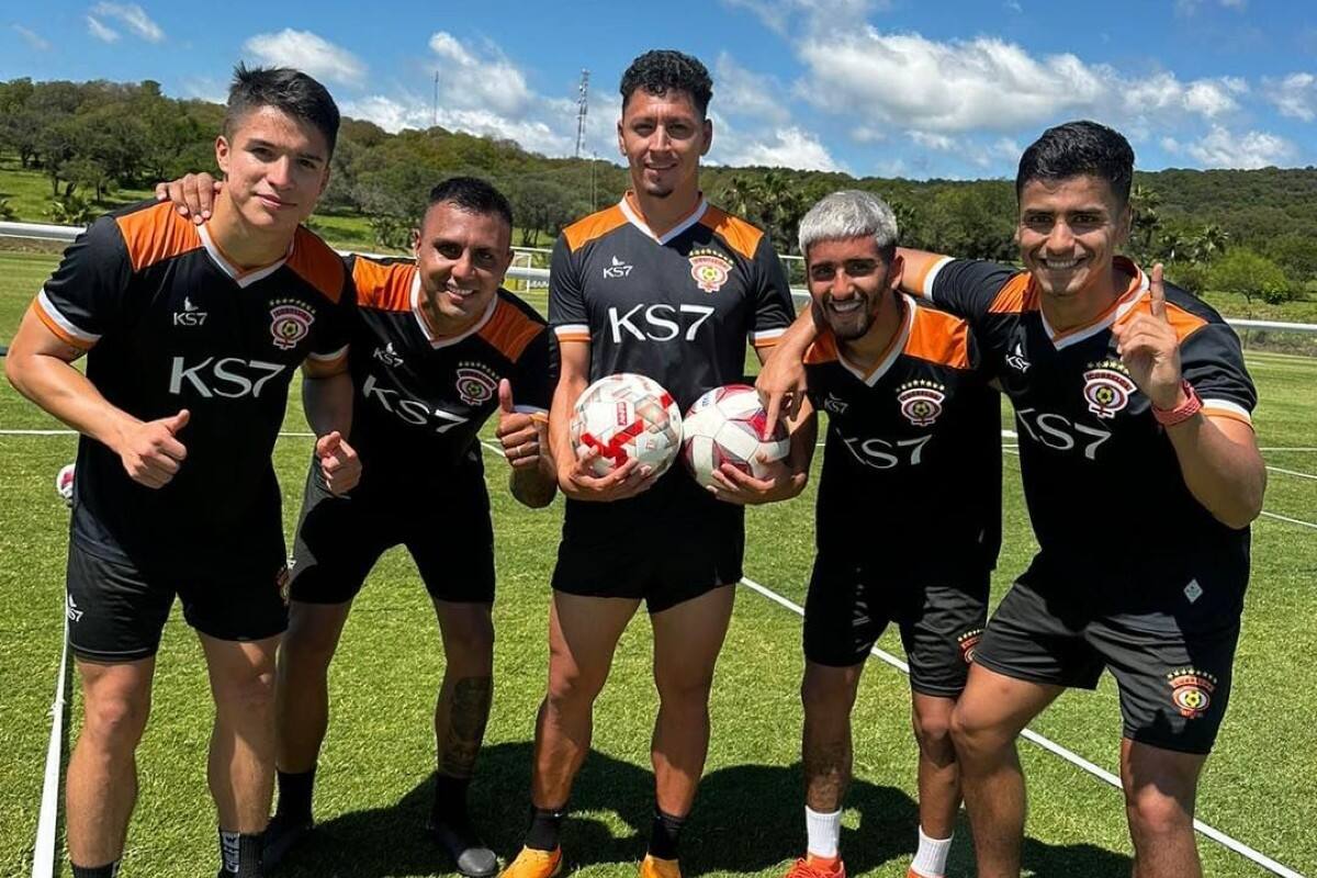 Juan Leiva junto a sus compañeros de Cobreloa.
