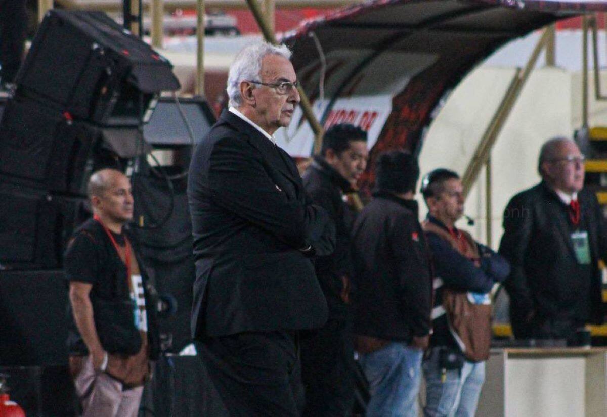 El entrenador del combinado peruano está en la cuerda floja.