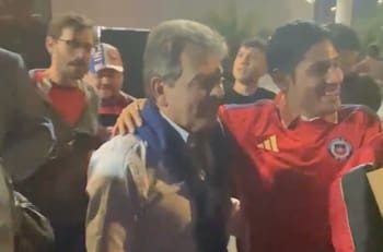 Ex DT de La Roja se robó todas las miras en el empate entre Chile y Ecuador