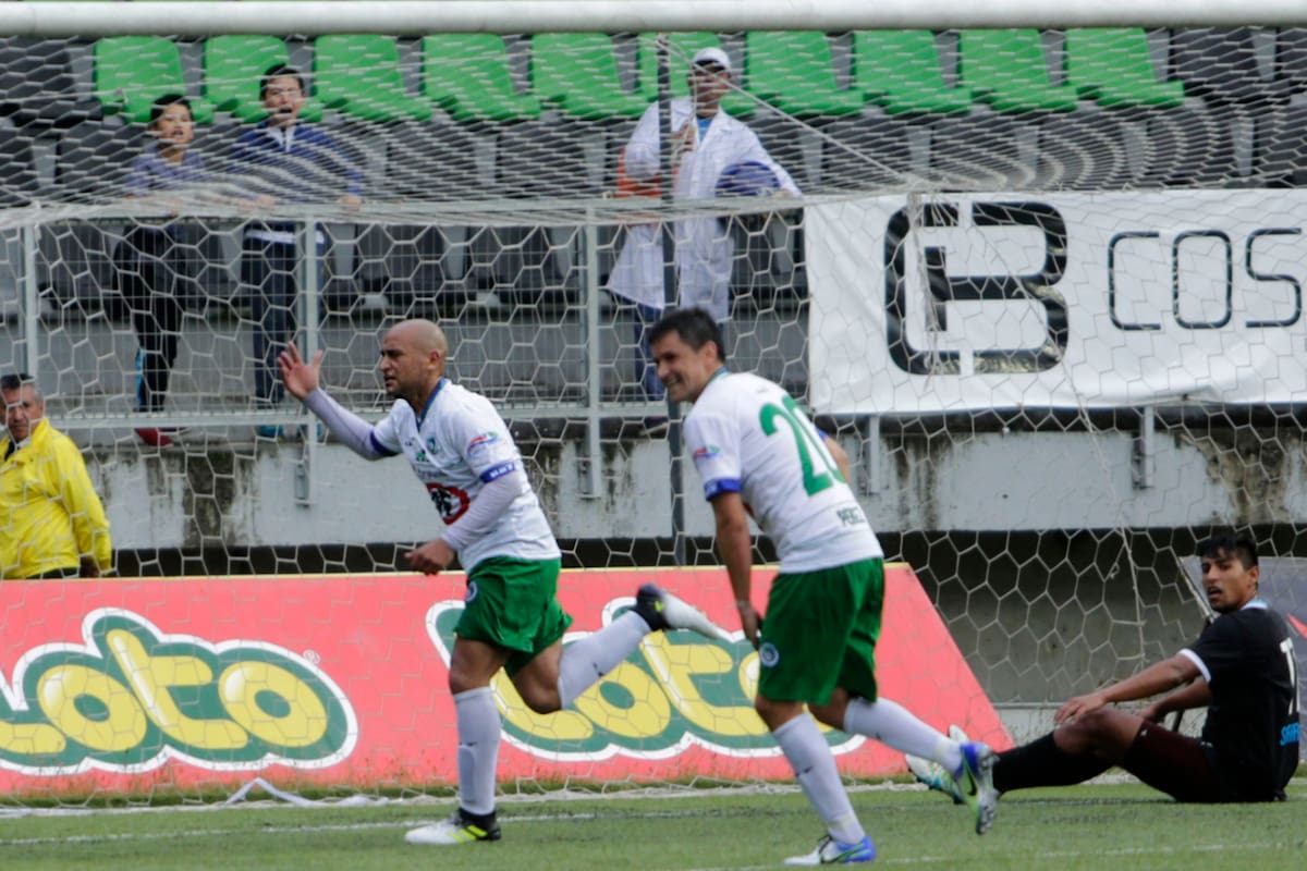 "Chupete" compartió con Abreu el 2017 en Deportes Puerto Montt.
