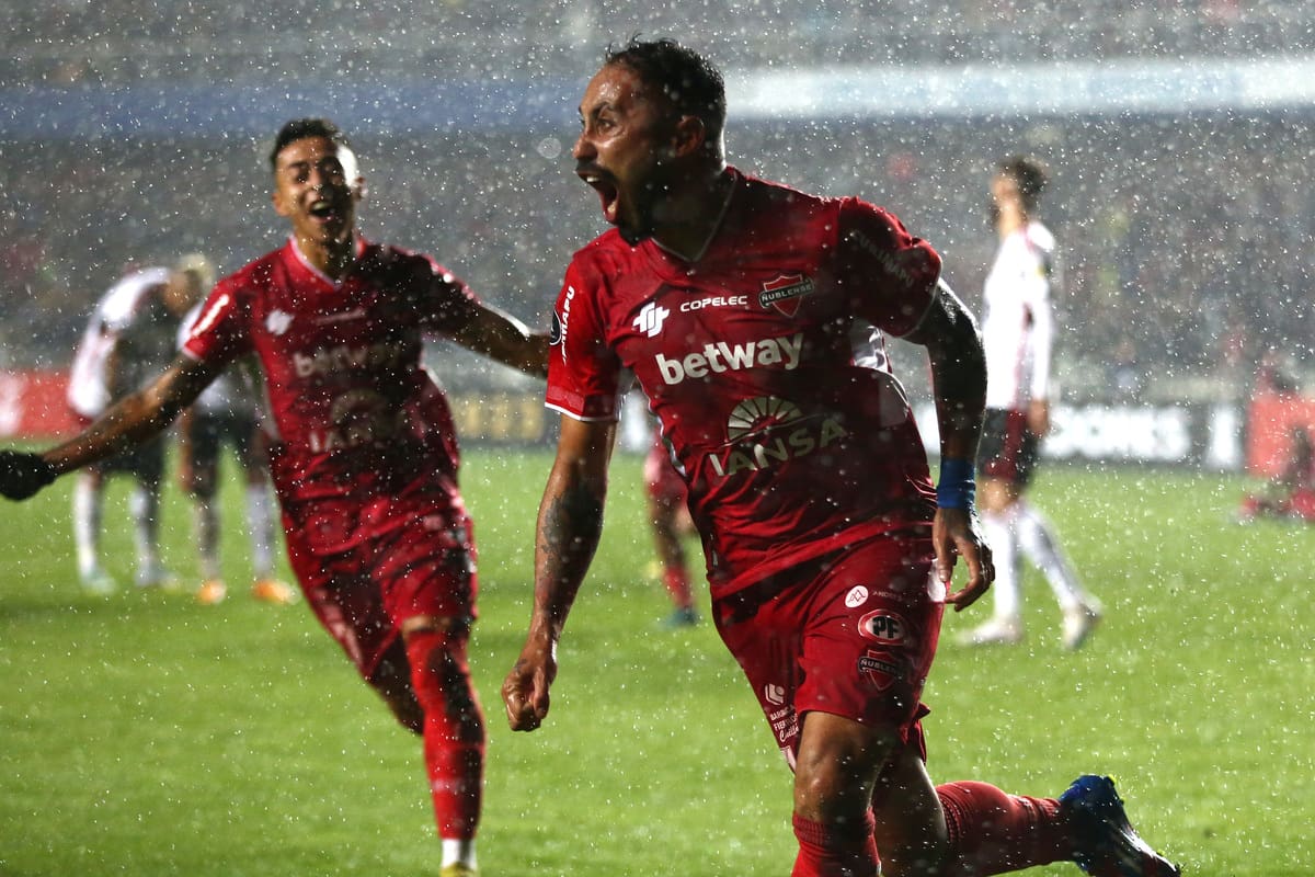 Ñublense busca ganar de visita en Ecuador. Foto: Agencia Aton.