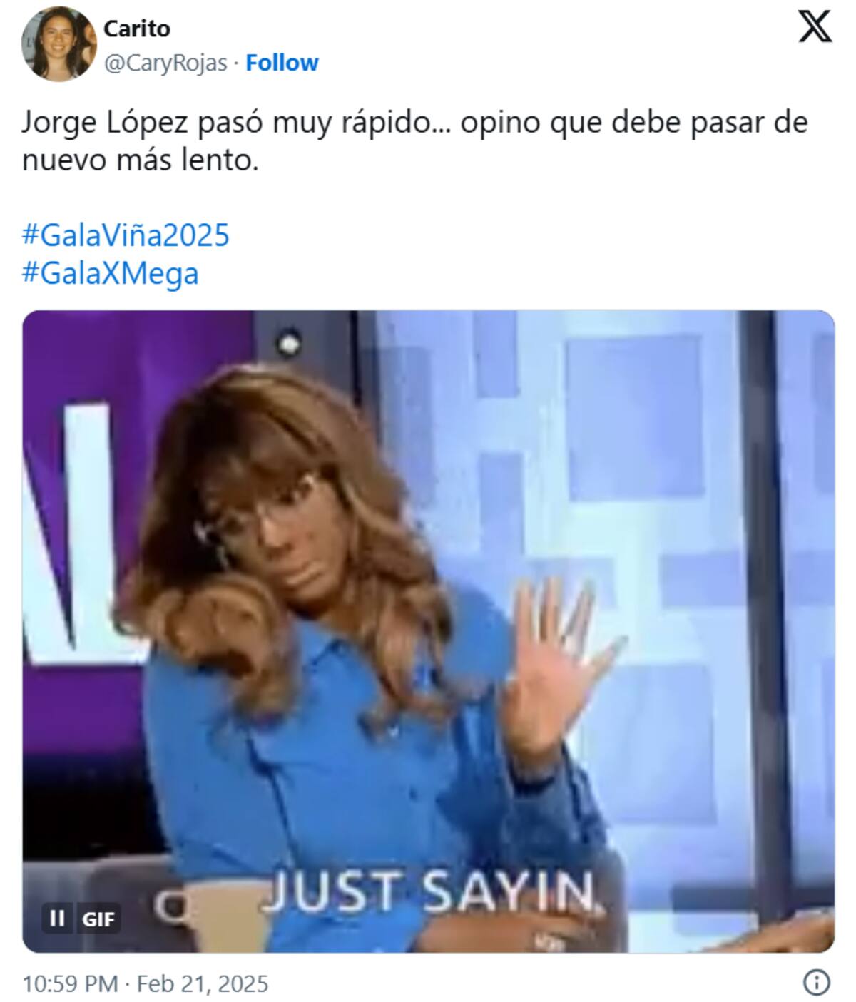 El paso del actor por la alfombra roja dejó divertidas reacciones en redes sociales.