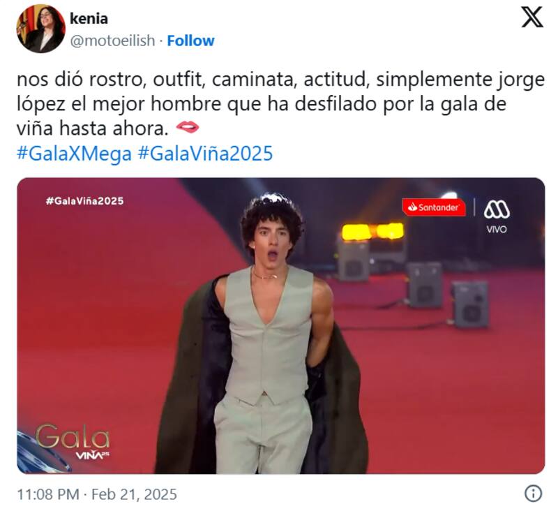 El paso del actor por la alfombra roja dejó divertidas reacciones en redes sociales.