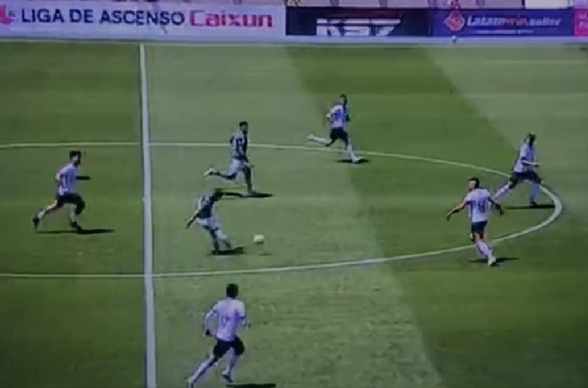 VIDEO | Iba directo al Puskás: el tiro de Jorge Luna que casi termina en golazo de mitad de cancha para Wanderers