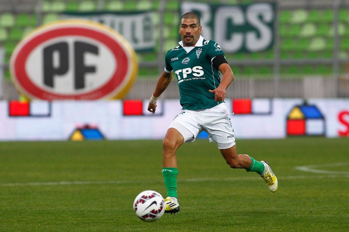 El otrora volante será uno de los homenajeados en Santiago Wanderers. Crédito: Agencia Aton.