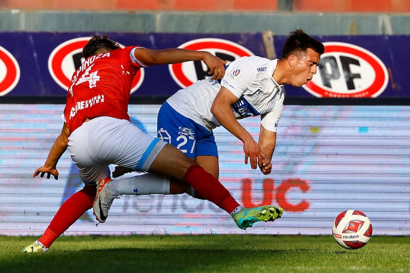 El mediocampista de Universidad Católica encendió las alertas en compromiso ante Magallanes.