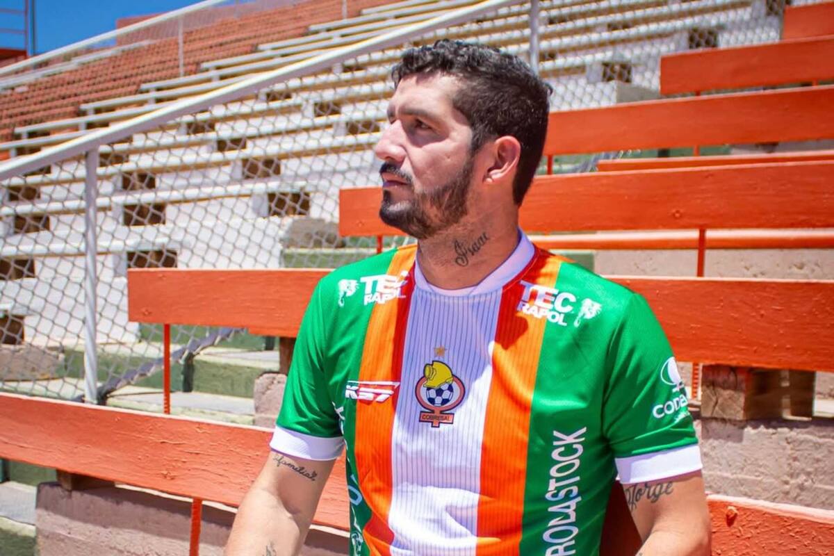 El día que lo presentaron en Cobresal, a inicios del 2025. Ya renovó para el 2026. Foto: Cobresal