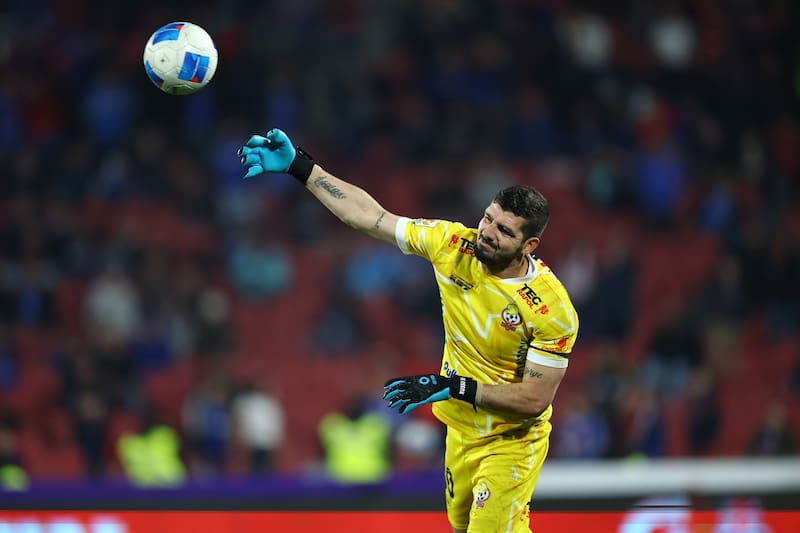 El golero ecuatoriano de 36 años sueña con convencer a Beccacece para poder estar en el Mundial. Foto: Agencia Aton