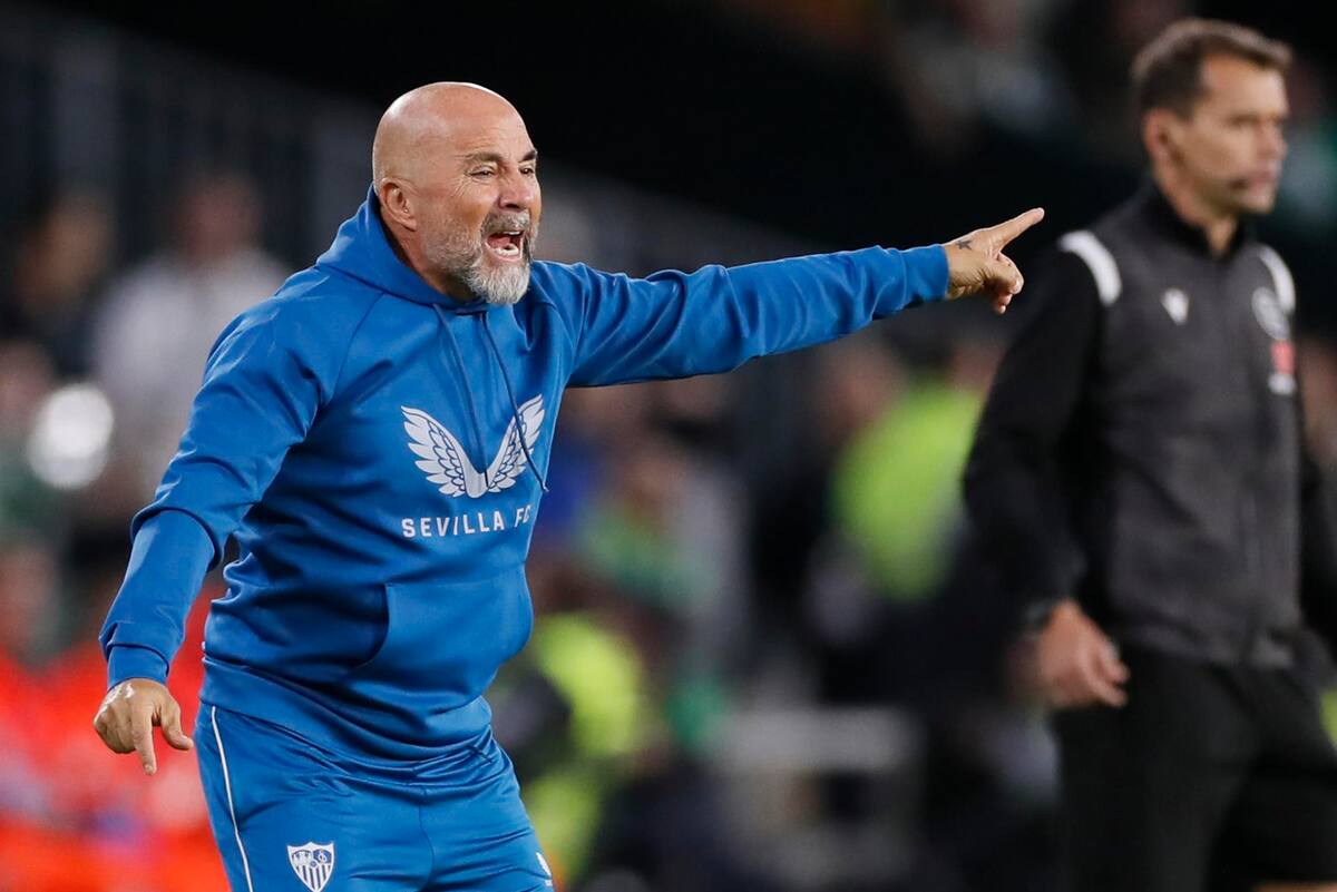 El Sevilla piensa seriamente en destituir a Jorge Sampaoli. Foto: EFE.