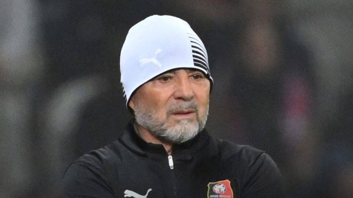 Duro golpe para Jorge Sampaoli: ex DT de La Roja vive primer papelón en su regreso a Francia