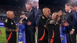 VIDEO | No quería nada: a Jorge Sampaoli le pasaron la medalla por ser subcampeón y esta fue su reacción