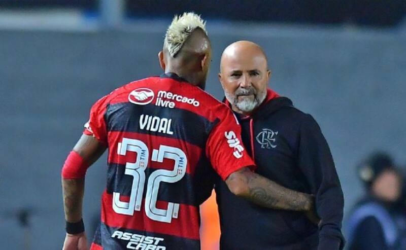 La relación de Vidal con Sampaoli se quebró en Flamengo.