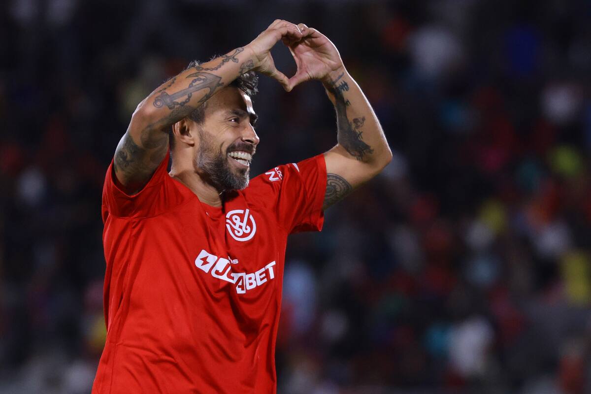 fue incluido en el XI ideal de jugadores que brillaron más en sus selecciones que en sus clubes, que hizo L'Equipe.