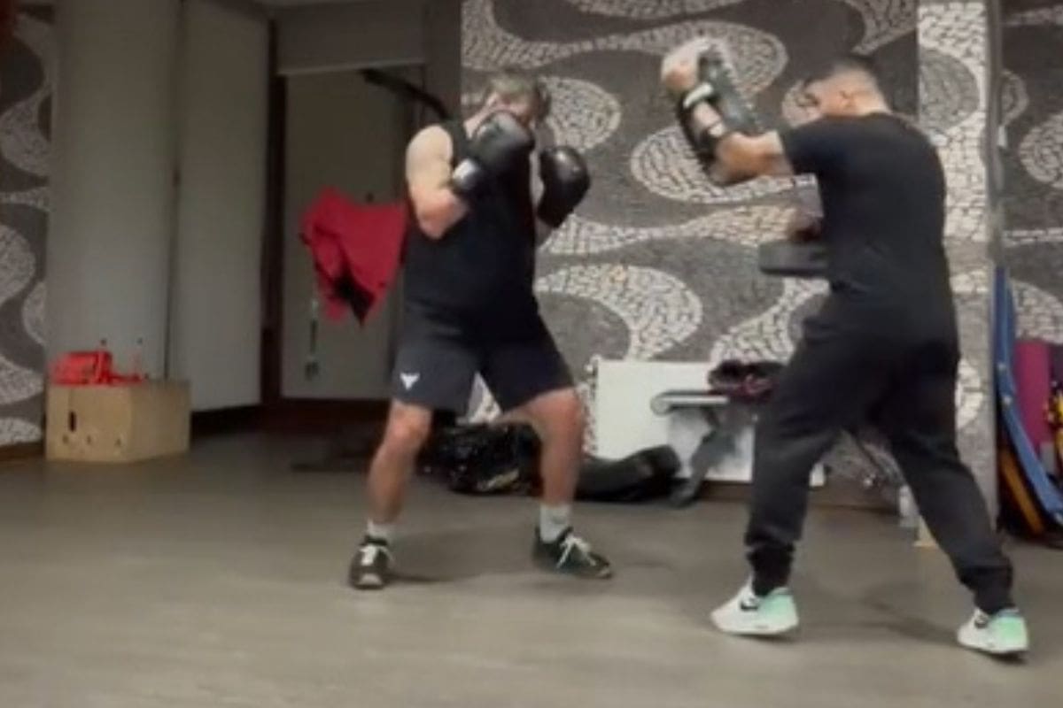 El exigente entrenamiento del Mago en kickboxing, arte marcial mixta que combina los golpes del boxeo con patadas de karate y técnicas thai.