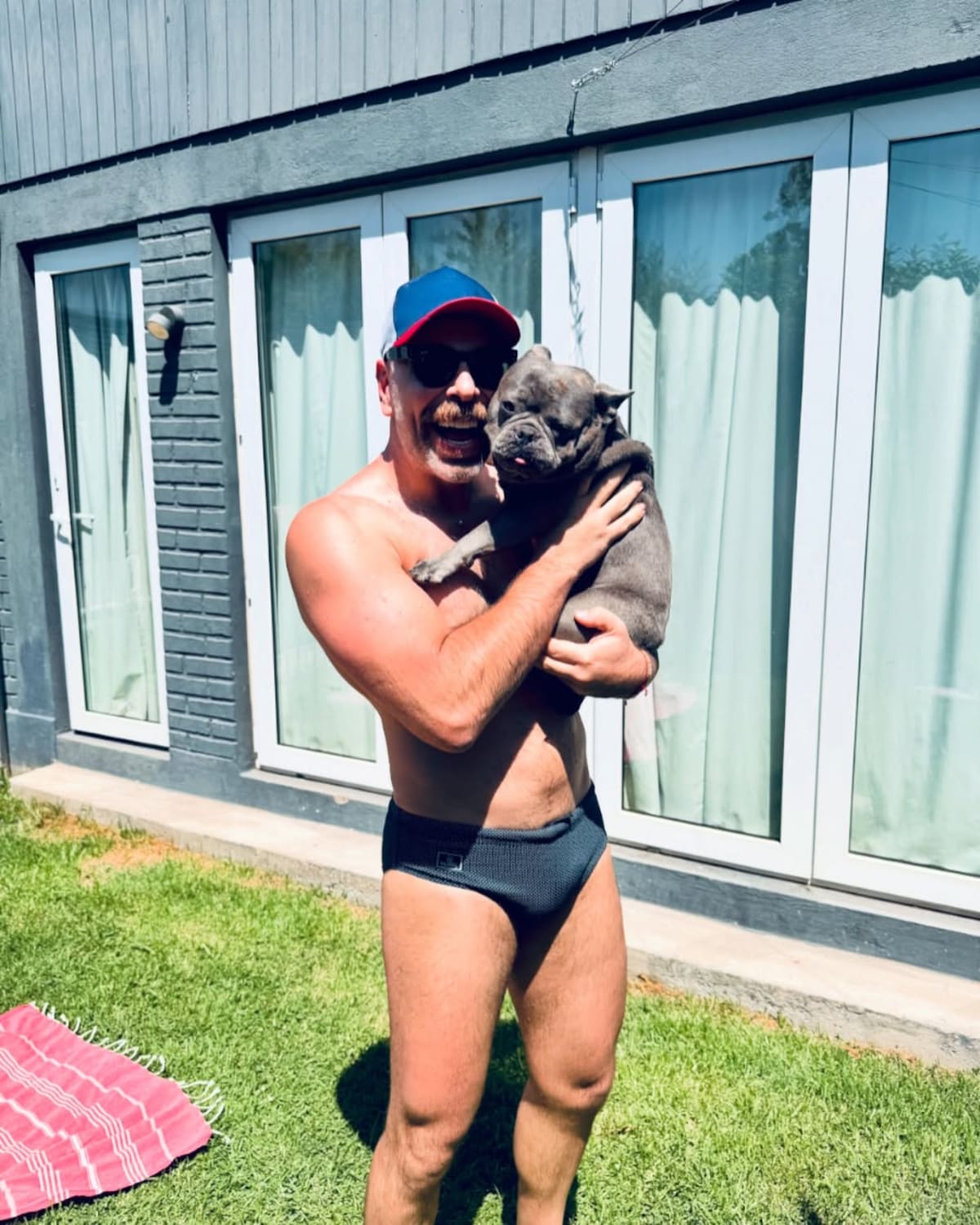 El periodista impactó con sensual foto.