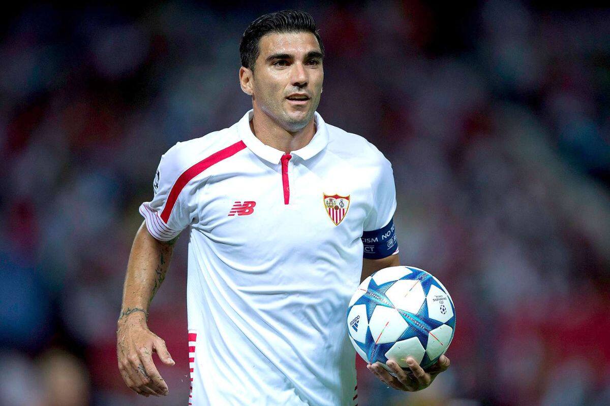 Estrella del Sevilla y el Arsenal, entre otros equipos, falleció en un accidente el 1 de junio de 2019.