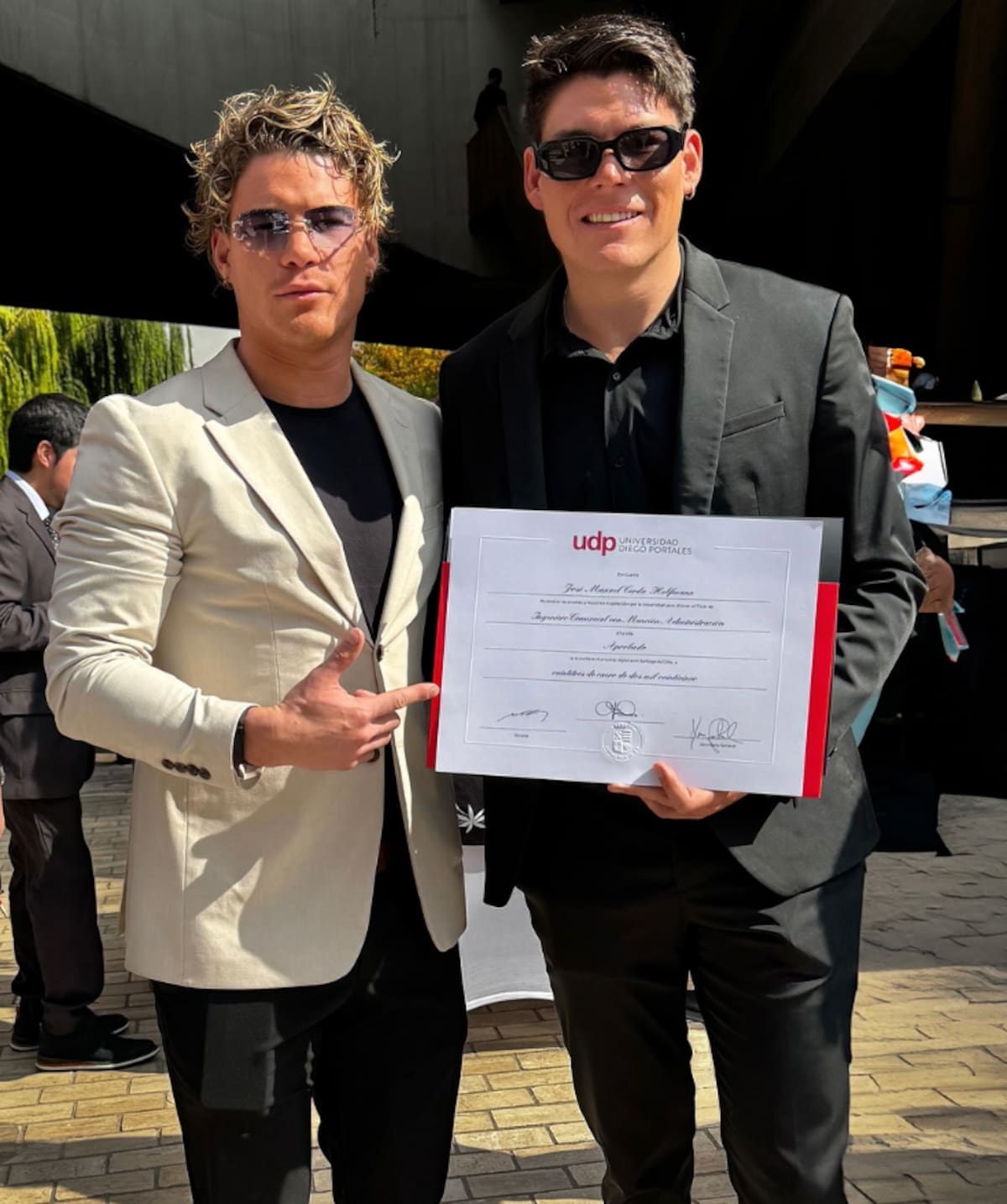 Es un deportista y hermano de Raimundo Cerda.