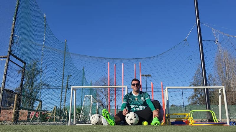 El exlateral derecho en su emprendimiento FiruSoccer.