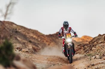 Nacho Cornejo, el mejor chileno en motos de la Etapa 2 del Rally Dakar