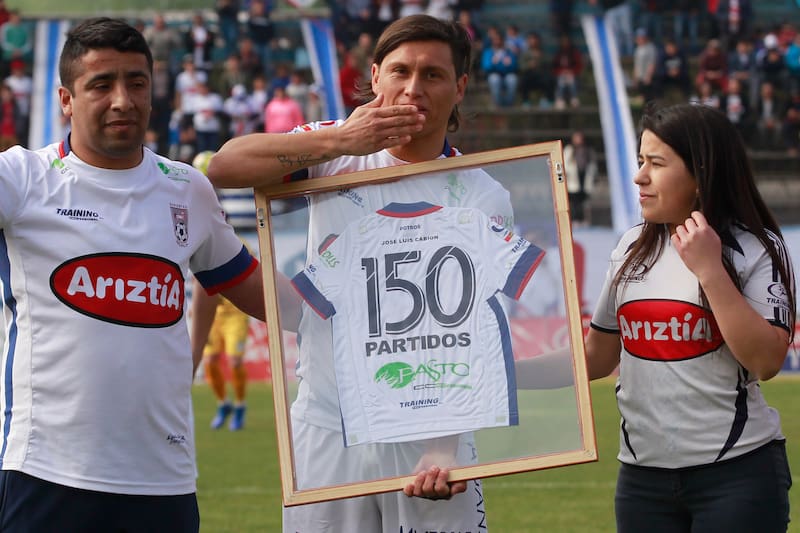 José Luis Cabión debutó profesionalmente en Deportes Melipilla y se retiró en el mismo club en 2022. (Foto: Aton)