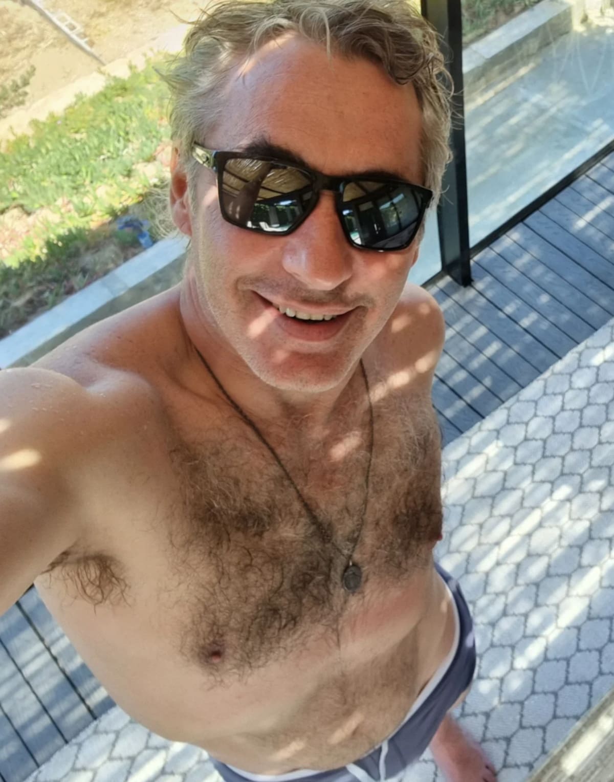 El periodista impactó con foto en traje de baño.