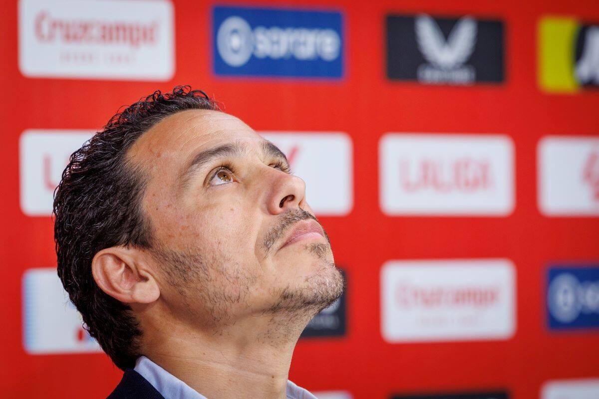 El presidente de Sevilla realizó una conferencia para confirmar la renovación de Navas. (Foto: EFE)